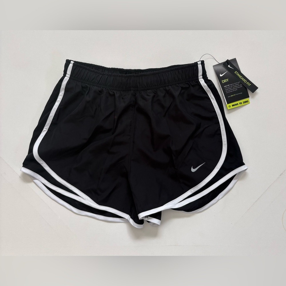 NWT Nike Women's Black and White Dri-Fit Running Shorts Size Small